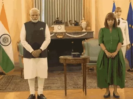 मोदी को ग्रीस का दूसरा सबसे बड़ा सम्मान:PM बोले- हम पुराने दोस्तों की तरह एक-दूसरे को समझते हैं; 2030 तक द्विपक्षीय व्यापार दोगुना करेंगे 1 comp 3 3 1692957839