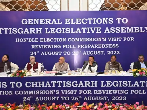 33 जिलों के कलेक्टर और एसपी रायपुर में: मुख्य निर्वाचन आयुक्त ले रहे बैठक, चुनावी तैयारियों को लेकर चर्चा 1 whatsapp image 2023 08 25 at 110426 1692942557