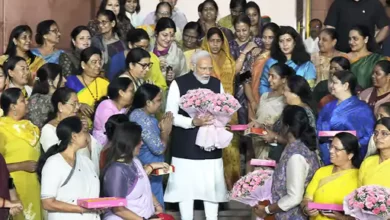 महिला आरक्षण बिल पर BJP कार्यालय में जश्न:पीएम ने महिलाओं के पैर छुए, आशीर्वाद लिया; कहा- आज हर नारी का आत्मविश्वास आसमान पर 43 4 51695349756 1695351835