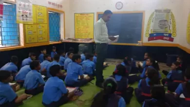 छत्तीसगढ़ में रोजगार, स्व-रोजगार, स्थानीय संसाधनों के बेहतर प्रबंधन और उद्यमिता विकास को लेकर कार्य किए जा रहे हैं। विगत साढ़े चार वर्षों में ग्रामीण और सुदूर वनांचल क्षेत्रों में रहने वाले जरूरतमंद लोगों तक योजनाओं का लाभ पहुंचा है। कवर्धा विधायक व वन मंत्री मोहम्मद अकबर के मार्गदर्शन में वनांचल क्षेत्रों में निवास करने वाले वनवासी व आदिवासियों के हित में कई महत्वपूर्ण कार्य किए गए हैं। यही वजह है कि छत्तीसगढ़ में देश का 74 प्रतिशत लघु वनोपज संग्रहित होता है। संग्राहकों के हित में लघु वनोपजों की संख्या में वृद्धि करते हुए 7 से बढ़ाकर वर्तमान में 6 7 लघु वनोपजों की खरीदी की जा रही है। छत्तीसगढ़ पूरे देश का सबसे बड़ा वनोपज संग्राहक राज्य हैै। 2 dbcl 1695213806650ae8ee5c754 20sepkawardha3