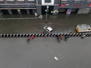 आंध्र प्रदेश से आज 1 बजे टकराएगा साइक्लोन मिचौंग:110 KMPH की रफ्तार से हवाएं चलेंगी; चेन्नई में 8 की मौत, 16 घंटे बाद एयरपोर्ट शुरू 3 reeeeet2 1701754894