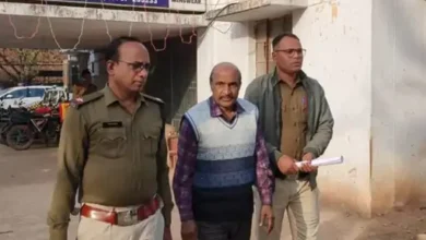 सक्ती में फर्जीवाड़ा कर सरकारी जमीन बेची:2 साल से फरार पटवारी बिलासपुर से गिरफ्तार, पुलिस ने 5 हजार का इनाम किया था घोषित 24 22784f45 962a 4c19 8aae 1c2c1417c65c 1706342093560