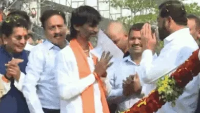 महाराष्ट्र में मराठा आरक्षण आंदोलन खत्म:जरांगे ने CM शिंदे के हाथ से जूस पीकर अनशन तोड़ा; बोले- इस बार धोखा हुआ तो मुंबई आऊंगा 3 comp 17 2 1706331420