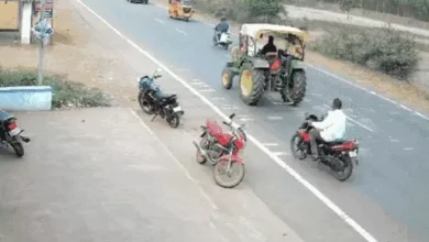 छत्तीसगढ़-ओडिशा हाईवे पर 3 मौतों का LIVE VIDEO:तेज रफ्तार स्कार्पियो ने ऑटो और 2 बाइक सवारों को मारी टक्कर; 3 घायल 1 comp 28 2 1706281260