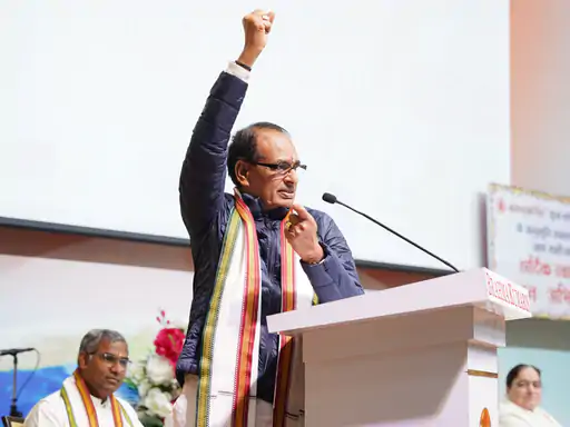 शिवराज बोले- मुझे अभी भी 1 मिनट की फुरसत नहीं:कहा- मुख्यमंत्री नहीं रहे तो होर्डिंग से फोटो ऐसे गायब होते हैं जैसे गधे के सिर से सींग 1 whatsapp image 2024 01 07 at 165535 1704721045