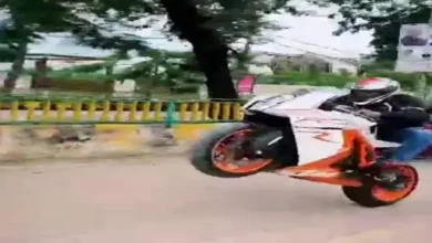 DHOOM फिल्म की तरह स्टंटबाजी की चाहत, अब जाएंगे जेल:वीडियो वायरल होते ही पुलिस ने नवा रायपुर की सड़कों को घेरा, 16 लड़कों पर FIR 14 whatsapp image 2024 01 27 at 121242 pm 1706337776