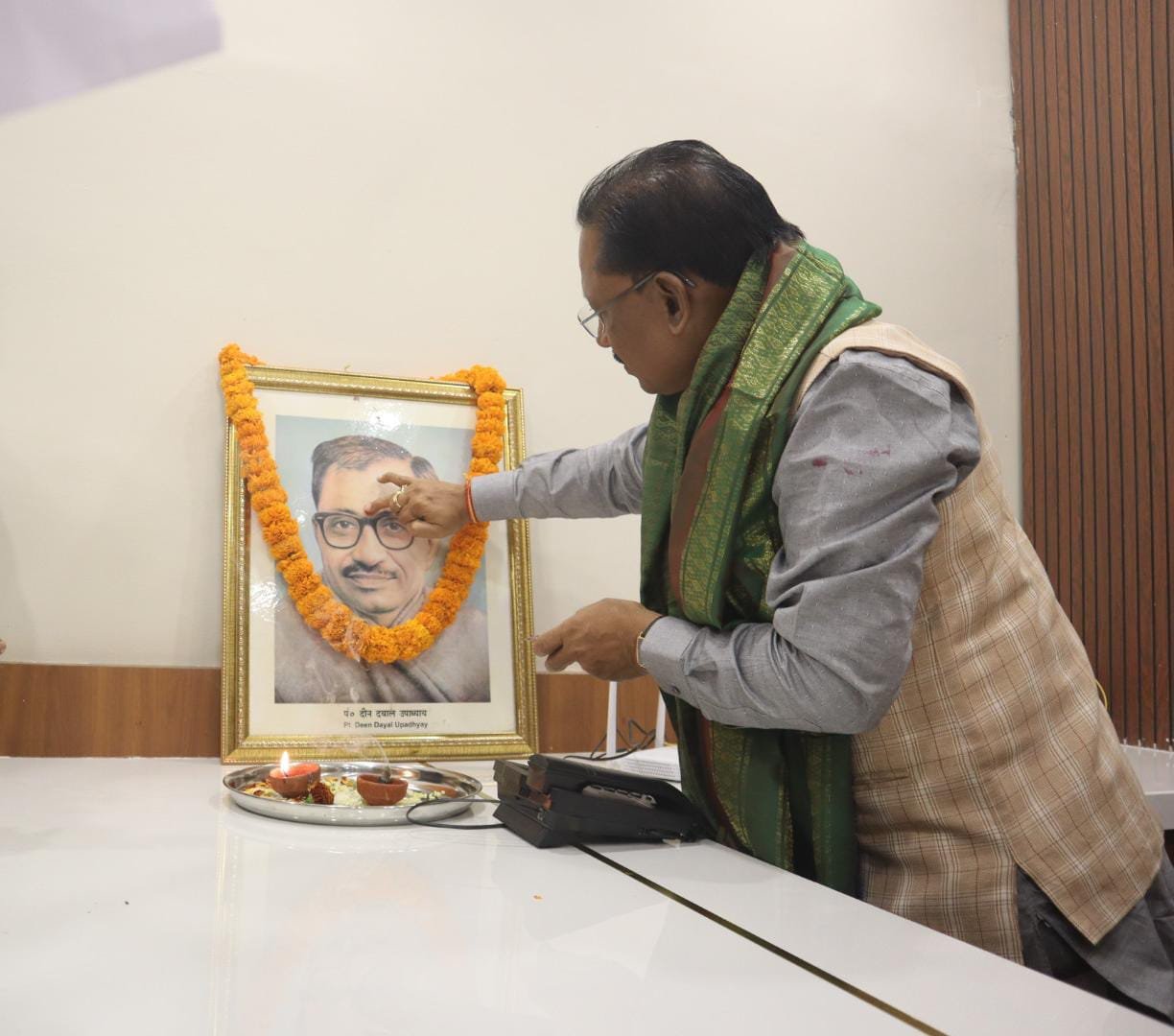 मुख्यमंत्री विष्णु देव साय ने एकात्म मानववाद के प्रणेता पंडित दीनदयाल उपाध्याय की पुण्यतिथि पर उन्हें किया नमन 1 1707639704 fa3733785d087a177a97