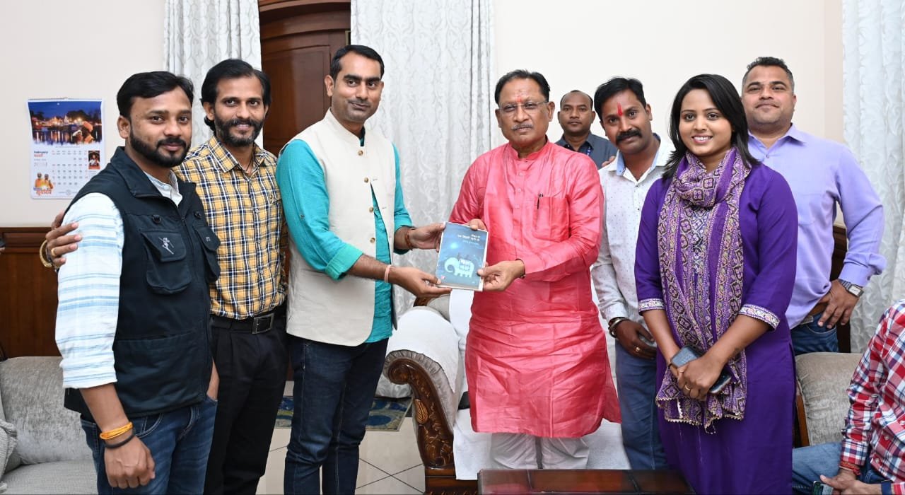 मुख्यमंत्री से रायपुर प्रेस क्लब के नवनिर्वाचित पदाधिकारियों ने की सौजन्य मुलाकात 1 1709018394 dc5253d3a8888f18e5e8