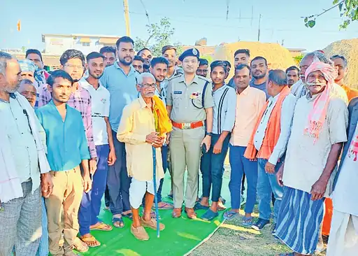 जन चौपाल: एसपी ने असामाजिक तत्वों को बुलाकर लगाई फटकार 1 206 170748555065c6296e25f08 09fabkwd34