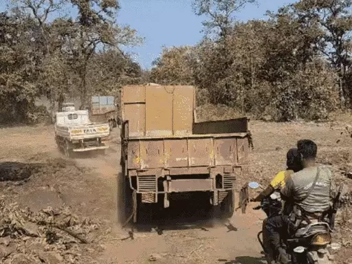 बस्तर में जहां नक्सलियों के खेत,वहां अब फोर्स का कैंप:कमांडर हिड़मा के गांव को जवानों ने घेरा; वॉररूम की तस्वीर आई सामने 1 comp 2 1708661749