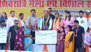 मुख्यमंत्री विष्णुदेव साय जिले के ग्राम कुरूवा में आयोजित साहू समाज सामाजिक सम्मेलन में हुए शामिल 8 1709912693 fad8f7e6050a743dd8ba