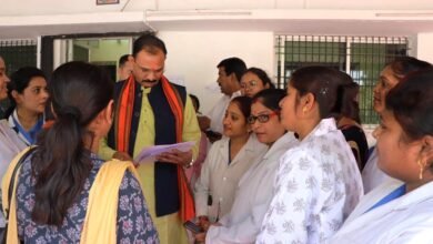मिलेगी 27 फीसदी वेतन वृद्धी अन्य राज्यों में हुए नियमतीकरण का होगा अध्ययन, स्वास्थ्य मंत्री ने संविदा कर्मियों को किया आश्वस्त 1 1710411344 a9d9f4a23ca5c4251710