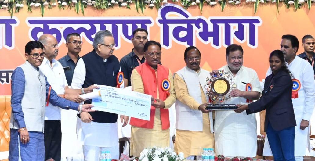 जब प्रतिभाएं निखरती हैं तो समाज भी निखरता है : मुख्यमंत्री श्री साय 1 1710412389 34c29591168546015d83