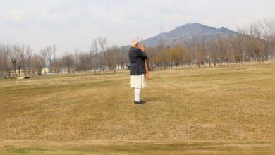 जब पीएम मोदी ने शंकराचार्य की पहाड़ी के सामने शीश नवाया, देखते देखते वायरल हो गई तस्वीर 2 2675729 pm modi 3