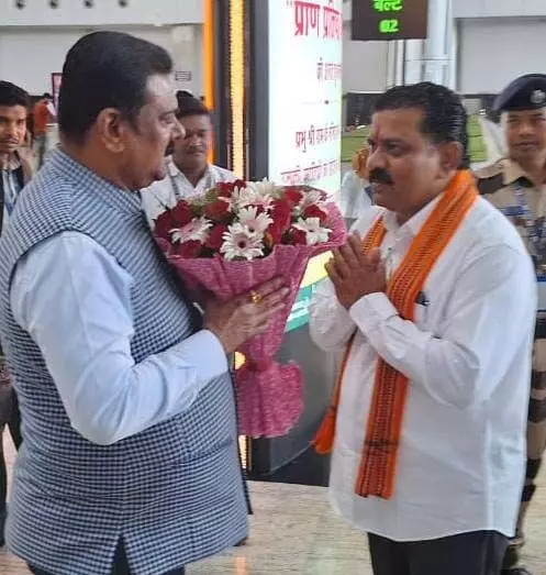 रायपुर पहुंचे केंद्रीय राज्यमंत्री कपिल मोरेश्वर पाटिल, विजय शर्मा ने किया स्वागत 1 3591511 untitled 35 copy 1