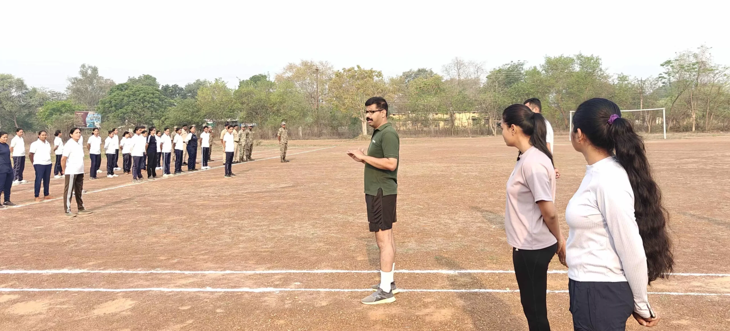 एसपी ने फीट जवानों को किया पुरस्कृत, पीटी परेड का किया निरीक्षण 1 3631393 untitled 39 copy scaled