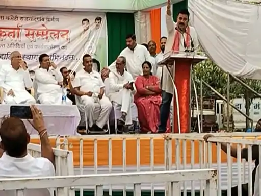भूपेश के सामने कार्यकर्ता बोले-5 साल हम ही प्रताड़ित रहे:राजनांदगांव में मंच से कहा- मुख्यमंत्री से मिलना मुश्किल था, आज याद आई है 1 41 1710766289
