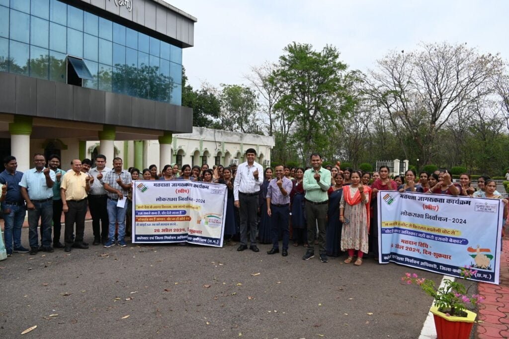 आंगनबाड़ी कार्यकर्ता एवं सहायिकाओं को मतदाता जागरूकता की शपथ दिलाकर शत प्रतिशत मतदान का किया आव्हान, घर-घर दस्तक कार्यक्रम के तहत मतदाताओं को करेंगे जागरूक 2 img 20240319 wa00175420028363154929168