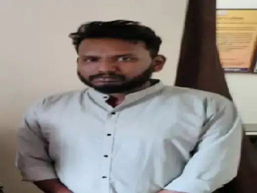 फर्जी टिकट कलेक्टर गिरफ्तार, 6 लाख की ठगी मामले में पुलिस ने कसा शिकंजा 1 3691878 untitled 24 copy