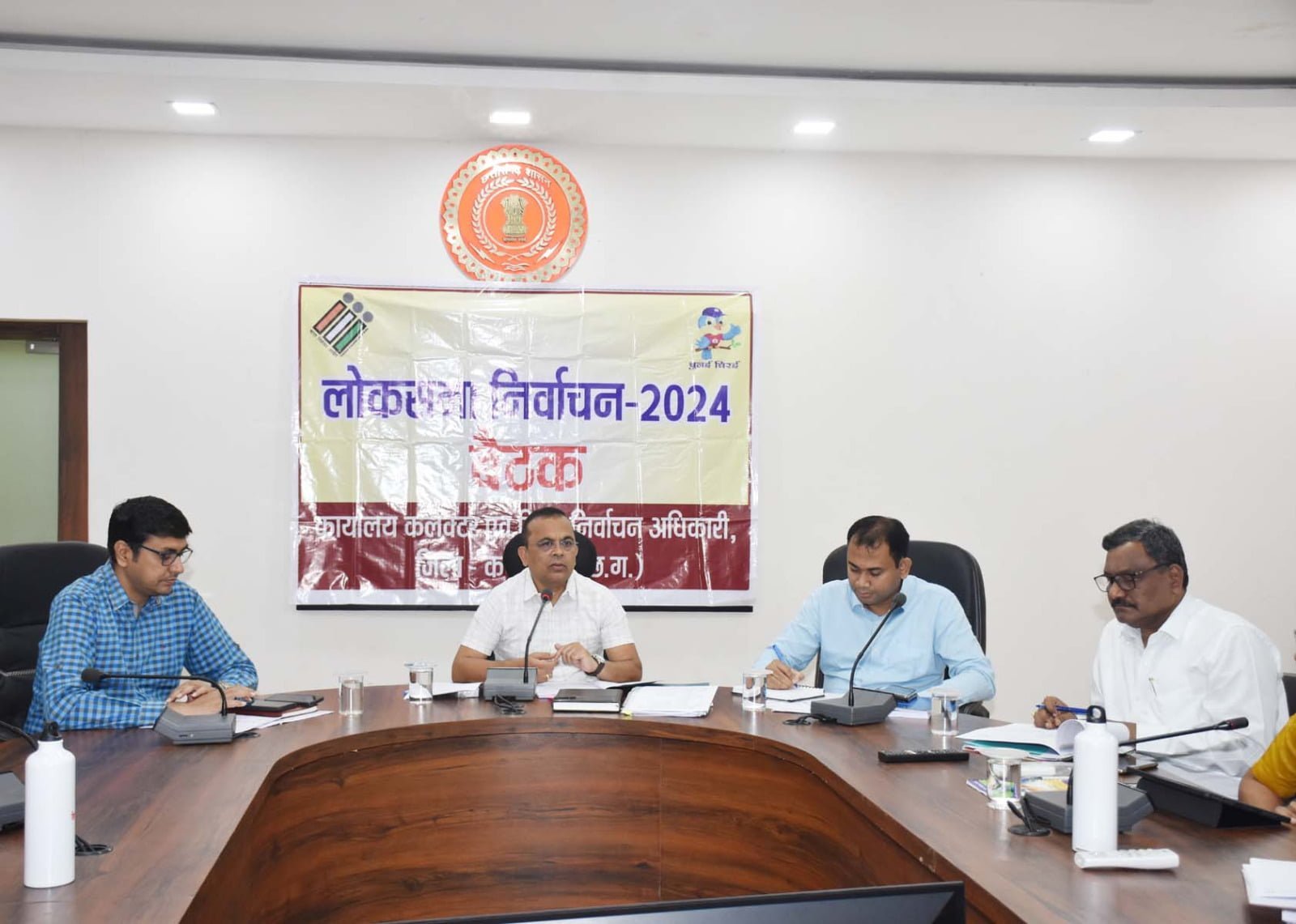 स्वामी करपात्री स्कूल मैदान में मतदाता जागरूकता का होगा अनोखा और अनूठा आयोजन तीन स्तर पर होगा मतदाताओं का सम्मान, मानव श्रृख्ला बनाकर देंगे “चुनाव का पर्व, देश का गर्व“ का संदेश 1 WhatsApp Image 2024 04 01 at 5.07.02 PM