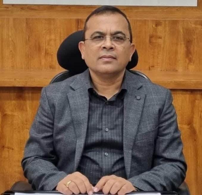 कलेक्टर श्री जनमेजय महोबे ने विद्यार्थियों की सफलता के लिए बधाई एवं शुभकामनाएं दी 1 65c44527 5354 41e6 b488 441c63d33825 1