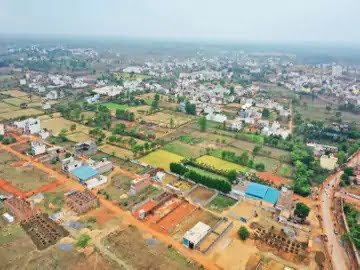 अफसरों से मिलीभगत कर खेतों में प्लाटिंग:भूमाफियाओं ने 300 अवैध कॉलोनियां बसाईं अफसर कार्रवाई कर भूले, बनते जा रहे घर 1 img 4608