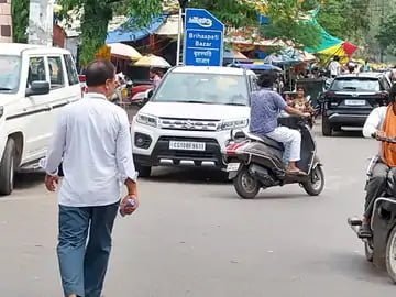 बिलासपुर में बृहस्पति बाजार के नवीनीकरण पर सियासत:शैलेष पांडेय बोले-दुकानों पर बुलडोजर चलाने की तैयारी, निगम ने कहा-वैकल्पिक शेड में किया जाएगा शिफ्ट 1 img 4622