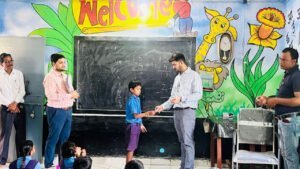 फ्लैगशिप योजनाओं की जानकारी लेने बलौदाबाजार कलेक्टर पहुंचे गांव 2 1719558841 17690d4945edcc33cb9f 1