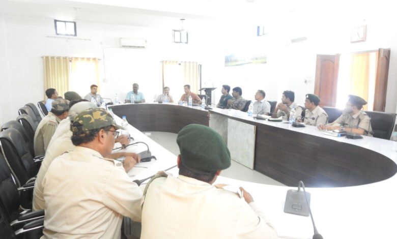 बारनवापारा अभ्यारण्य एवं सीमावर्ती वनक्षेत्र में विचरण कर कर रहे बाघ की सुरक्षा एवं मॉनिटरिंग को लेकर प्रधान मुख्य वन संरक्षक (व.प्रा.) एवं वन्यप्राणी अभिरक्षक की अध्यक्षता में बैठक संपन्न 15 1719561843 cea5f1ff6fe69fa933e7