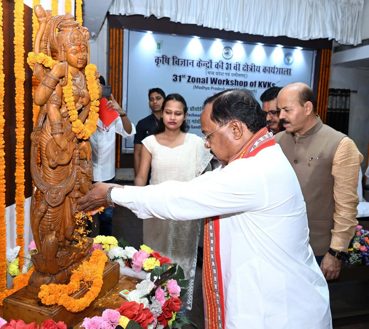 कृषि के विकास में वैज्ञानिकों का महत्वपूर्ण योगदान: मंत्री रामविचार नेताम 1 1719569327 efa944d3e90c7dfaeef3