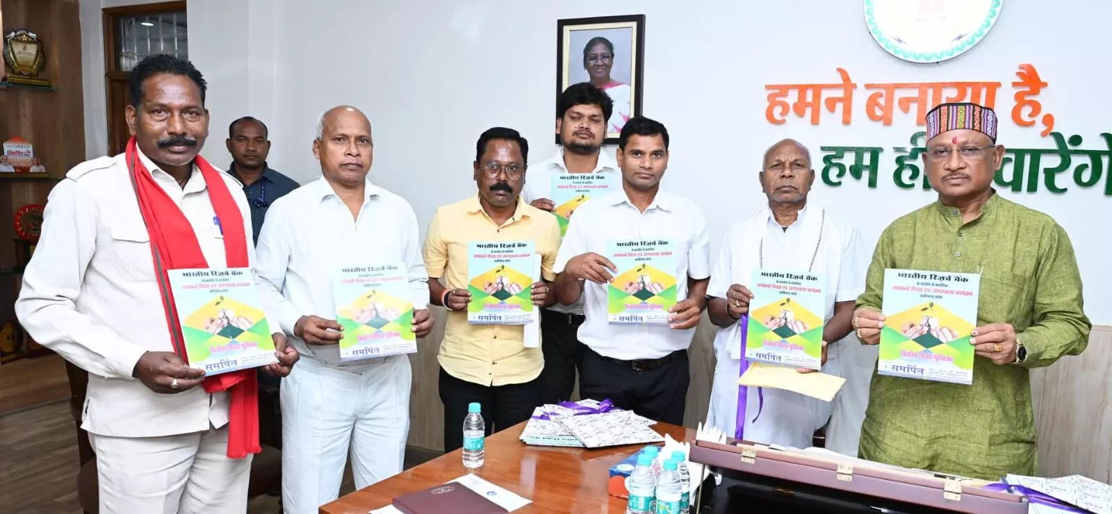 विष्णुदेव साय ने "वित्तीय शिक्षा पुस्तिका" का किया विमोचन 1 3808485 untitled 46 copy