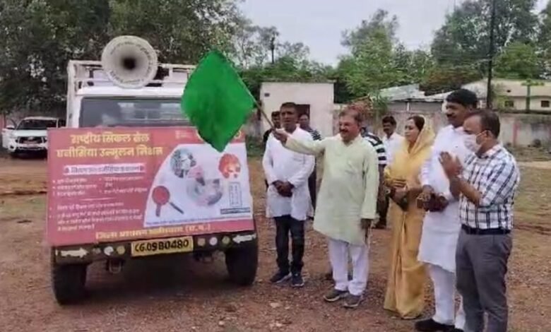 सांसद संतोष पाण्डेय ने सिकल सेल जागरूकता रथ को हरी झंडी दिखाकर किया रवाना 10 4fb40e62 da1c 460e b0f3 ee389f7558f9 1