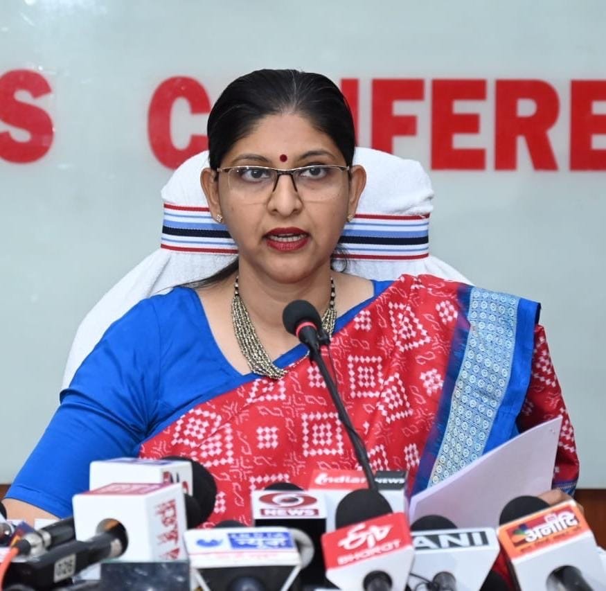 मुख्य निर्वाचन पदाधिकारी रीना बाबासाहेब कंगाले ने लोकसभा निर्वाचन में सहभागिता देने वाले सभी अधिकारियों, कर्मचारियों, संगठनों और मतदाताओं के प्रति आभार व्यक्त किया 1 4fbc0f41 643c 4203 b4ed 7a59f26b747c 1