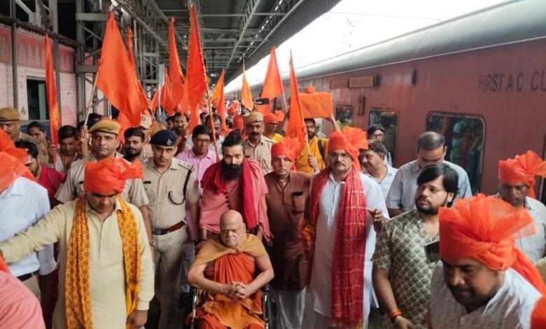 पिंक सिटी पहुंचे पुरी शंकराचार्यजी , प्राकट्य महोत्सव चार जुलाई को 8 59839973 c3fa 44e9 a90a a6a991c83639 1