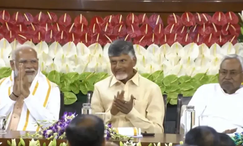 NDA संसदीय दल की बैठक : नरेंद्र मोदी चुने गए एनडीए संसदीय दल के नेता, चंद्रबाबू नायडू-नीतीश की मौजूदगी में राजनाथ सिंह ने रखा प्रस्ताव 4 6662ad2f33e5b pm modi 074814374 16x9 1