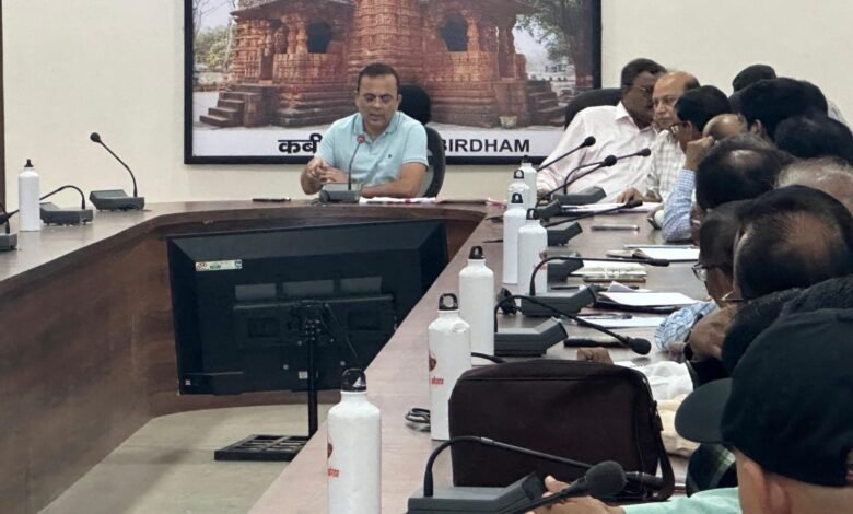 कलेक्टर श्री जनमेजय महोबे ने प्री.बी.एड तथा प्री.डी.एल.एड परीक्षा की तैयारियों की समीक्षा की 12 740d0c4d 5b3f 4303 bbc2 9d2e2aeeaad6 1