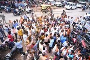 लोकसभा परिणाम के बाद कवर्धा पहुँचे उप मुख्यमंत्री विजय शर्मा का पार्टी कार्यालय में कार्यकर्ताओं ने किया भव्य स्वागत 2 WhatsApp Image 2024 06 06 at 8.11.03 PM 1