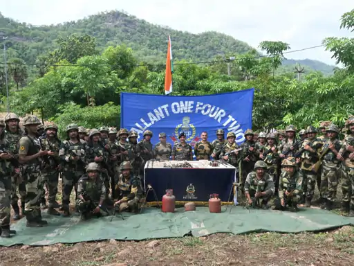 ओडिशा बॉर्डर से नक्सलियों का बारूद-हथियार बरामद:बीच जंगल में गुफा में छिपाकर रखे थे, जिला पुलिस और BSF के जवानों ने ढूंढा 1 img 20240621 wa0030 1718952739
