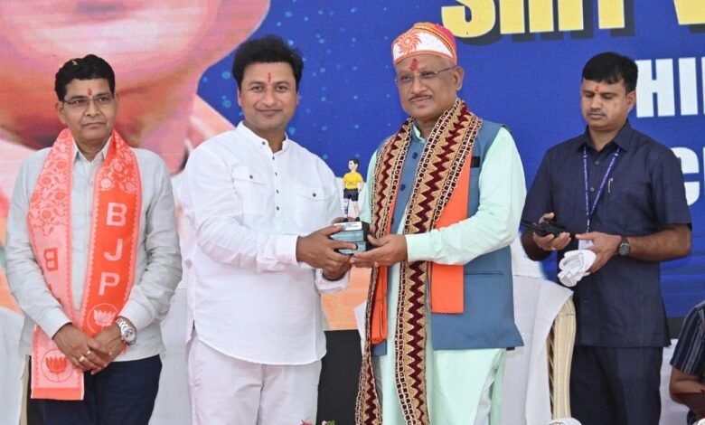 मुख्यमंत्री विष्णु देव साय राजधानी रायपुर के एमजी रोड स्थित जैन दादा बाड़ी पहुँचे 6 img 6524 1