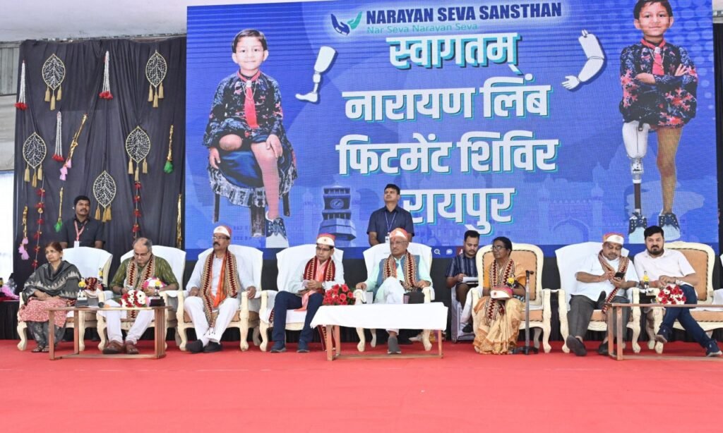 मुख्यमंत्री विष्णु देव साय राजधानी रायपुर के एमजी रोड स्थित जैन दादा बाड़ी पहुँचे 3 img 6525 1