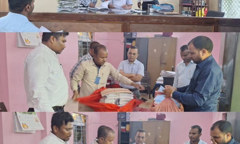 कलेक्टर जनमेजय महोबे ने कवर्धा एसडीएम और तहसील कार्यालय का अकास्मिक निरीक्षण किया 12 photo output 13