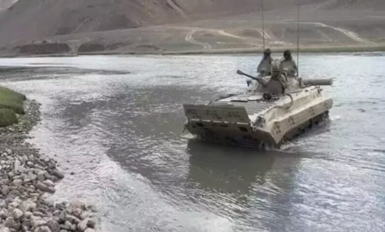 Ladakh Tank Accident: लद्दाख में LAC के पास बड़ा हादसा, टैंक अभ्यास के दौरान नदी में बहे सेना के 5 जवान 3 tjk 860x484 1