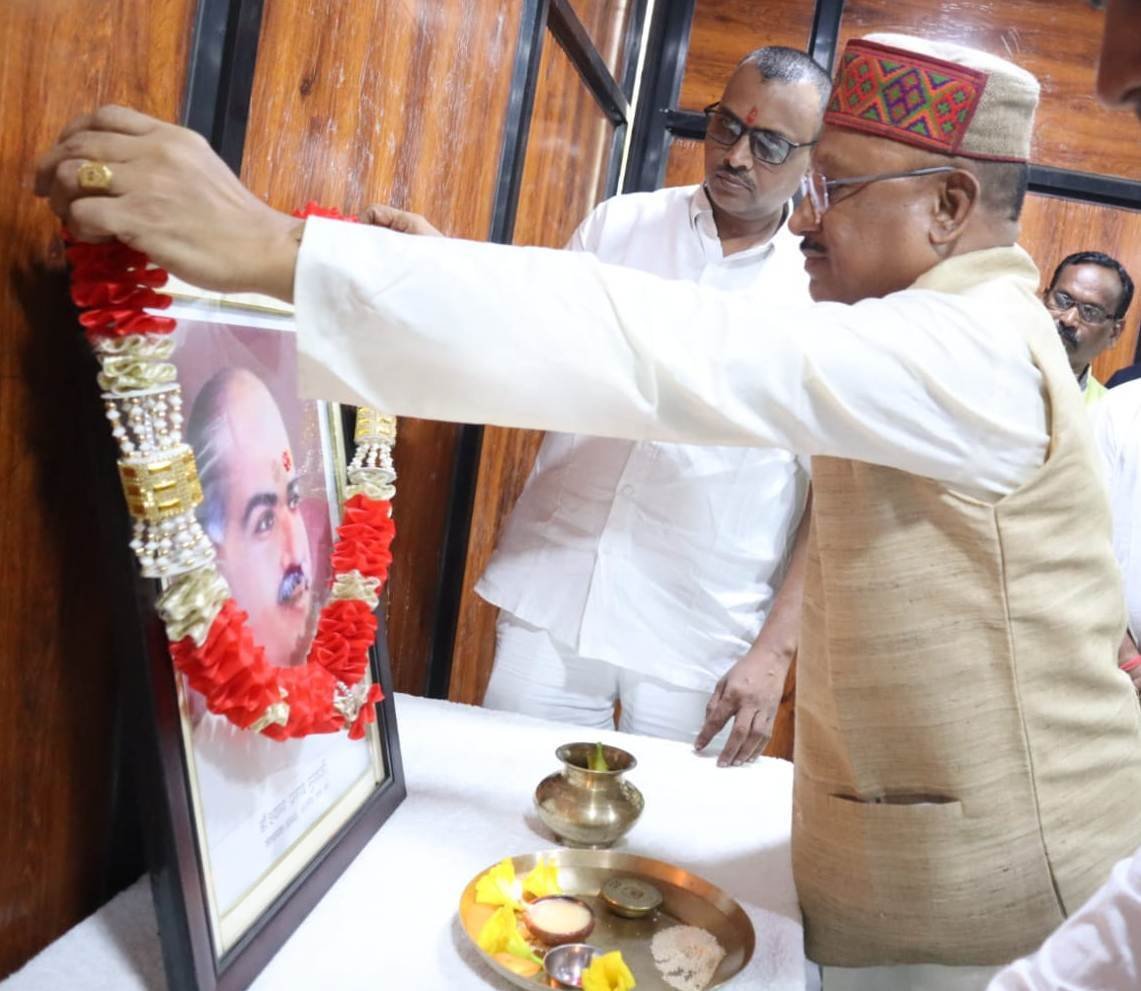 डॉ. श्यामाप्रसाद मुखर्जी की जयंती पर मुख्यमंत्री श्री साय ने उनके चित्र पर माल्यार्पण कर किया नमन 1 1720248923 616e89f3a15f7afdf5c7