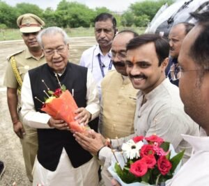 राज्यपाल और मुख्यमंत्री का बिलासपुर हेलीपैड पर स्वागत, पंडित सुंदरलाल शर्मा ओपन विश्व विद्यालय के दीक्षांत समारोह में होंगे शामिल 2 1720249522 2b8d6bcc7f6440c170f5