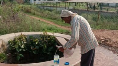 उपमुख्यमंत्री विजय शर्मा के निर्देश पर कबीरधाम जिले में जलस्त्रोतों का क्लोरिनेशन और स्वच्छता अभियान शुरू 18 1721203428 93b48f74641bc79ac95a