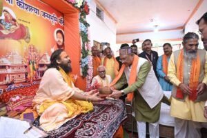 मुख्यमंत्री विष्णु देव साय पाटेश्वर धाम में आयोजित गुरू पूर्णिमा महोत्सव में शामिल हुए 7 1721551187 67537a92d1bb7054c108