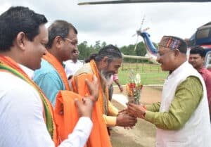मुख्यमंत्री के जुंगेरा पहुंचने पर जनप्रतिनिधियों ने किया आत्मीय स्वागत 2 1721551594 a4aa199fecb0482c6844