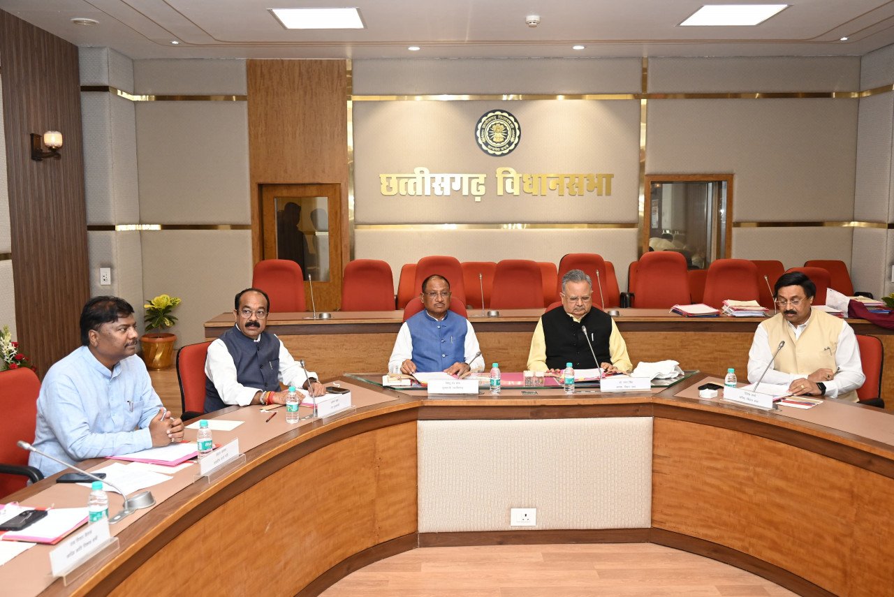 विधानसभा अध्यक्ष डॉ रमन सिंह की अध्यक्षता में हुई विधानसभा कार्य मंत्रणा समिति की बैठक 1 1721631033 ac1d09d90f726571754d