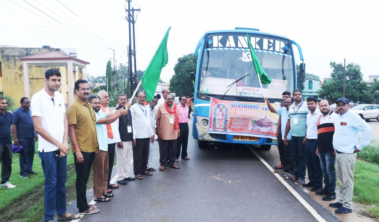 बस्तर कांकेर : श्रीरामलला दर्शन के लिए जिले से 72 दर्शनार्थियों का दल हुआ रवाना 1 1721721737 26c3eab37447426d8e93