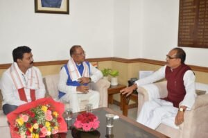 छत्तीसगढ़ के मुख्यमंत्री विष्णुदेव साय ने आज नई दिल्ली स्थित कृषि भवन में केंद्रीय कृषि एवं ग्रामीण विकास मंत्री शिवराज सिंह चौहान से सौजन्य मुलाकात की 2 1722236895 ad24d09b85d47456cb9a
